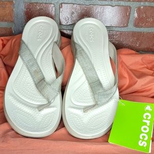 Crocs: Capri v Shimmer Flip